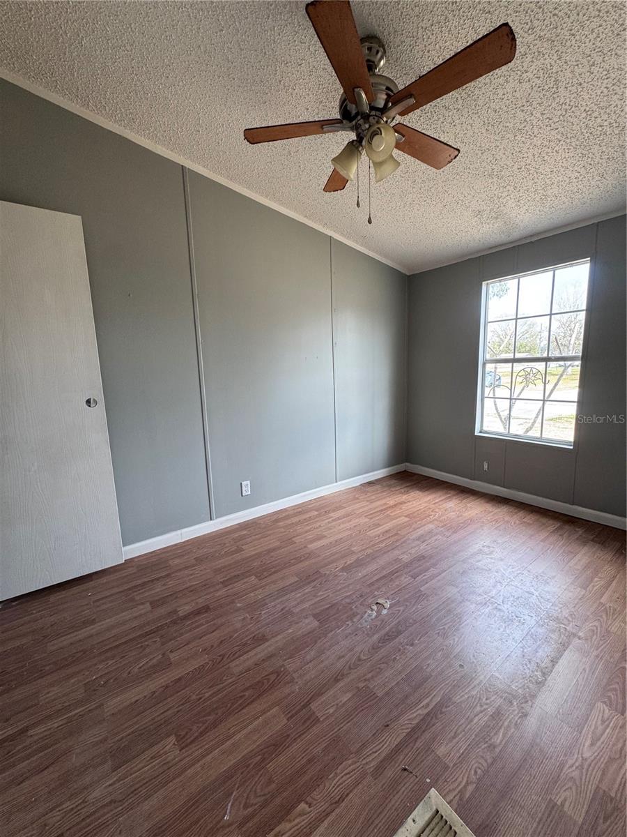 HERNDON WOODS - Residential