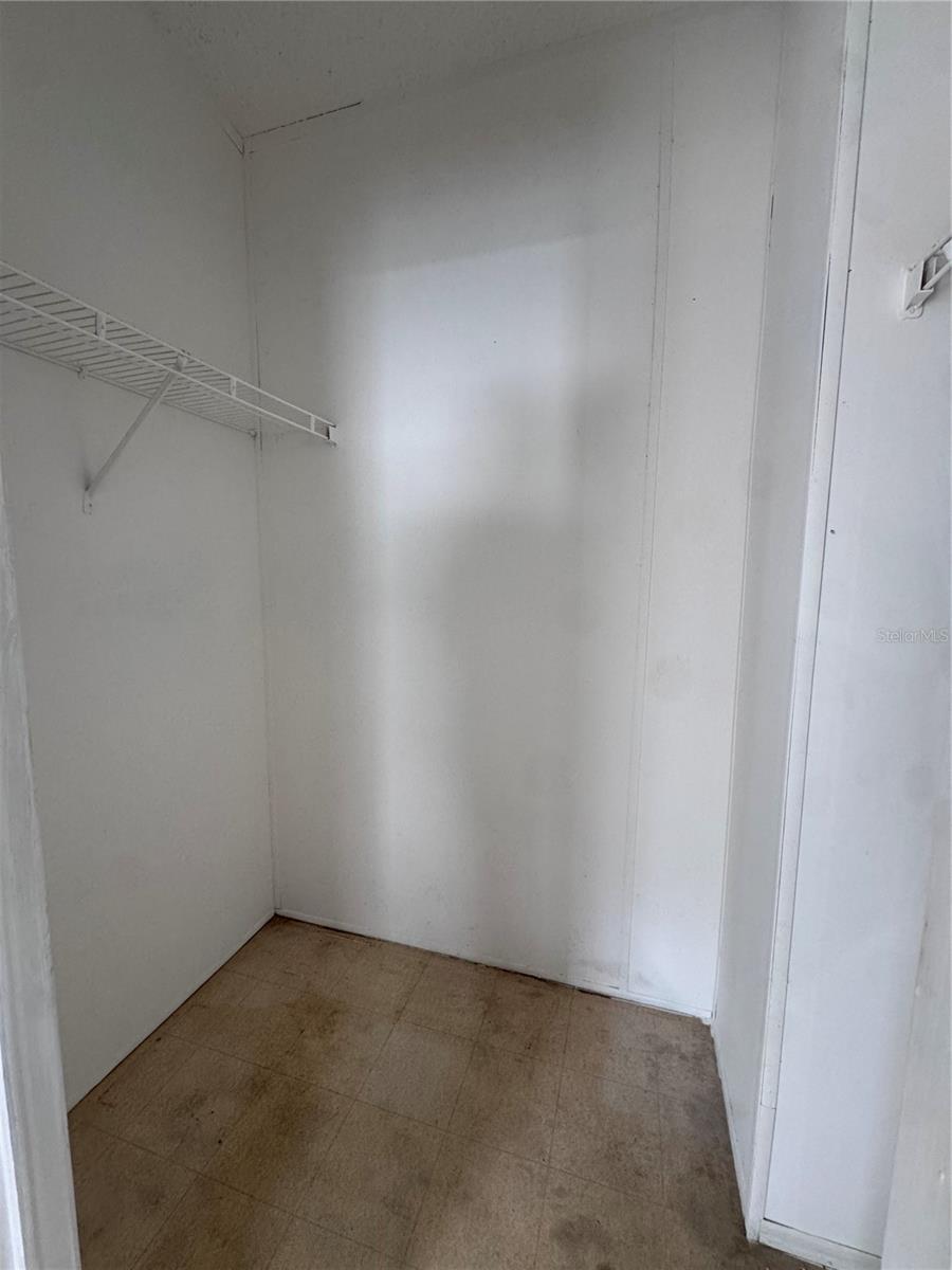 HERNDON WOODS - Residential