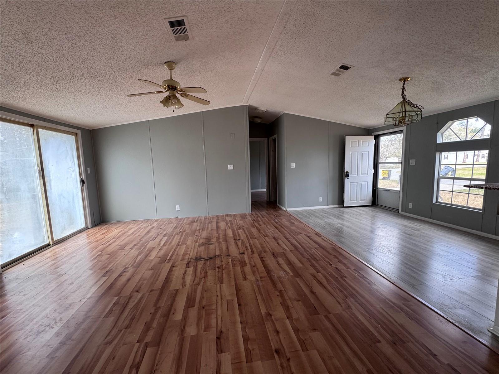 HERNDON WOODS - Residential