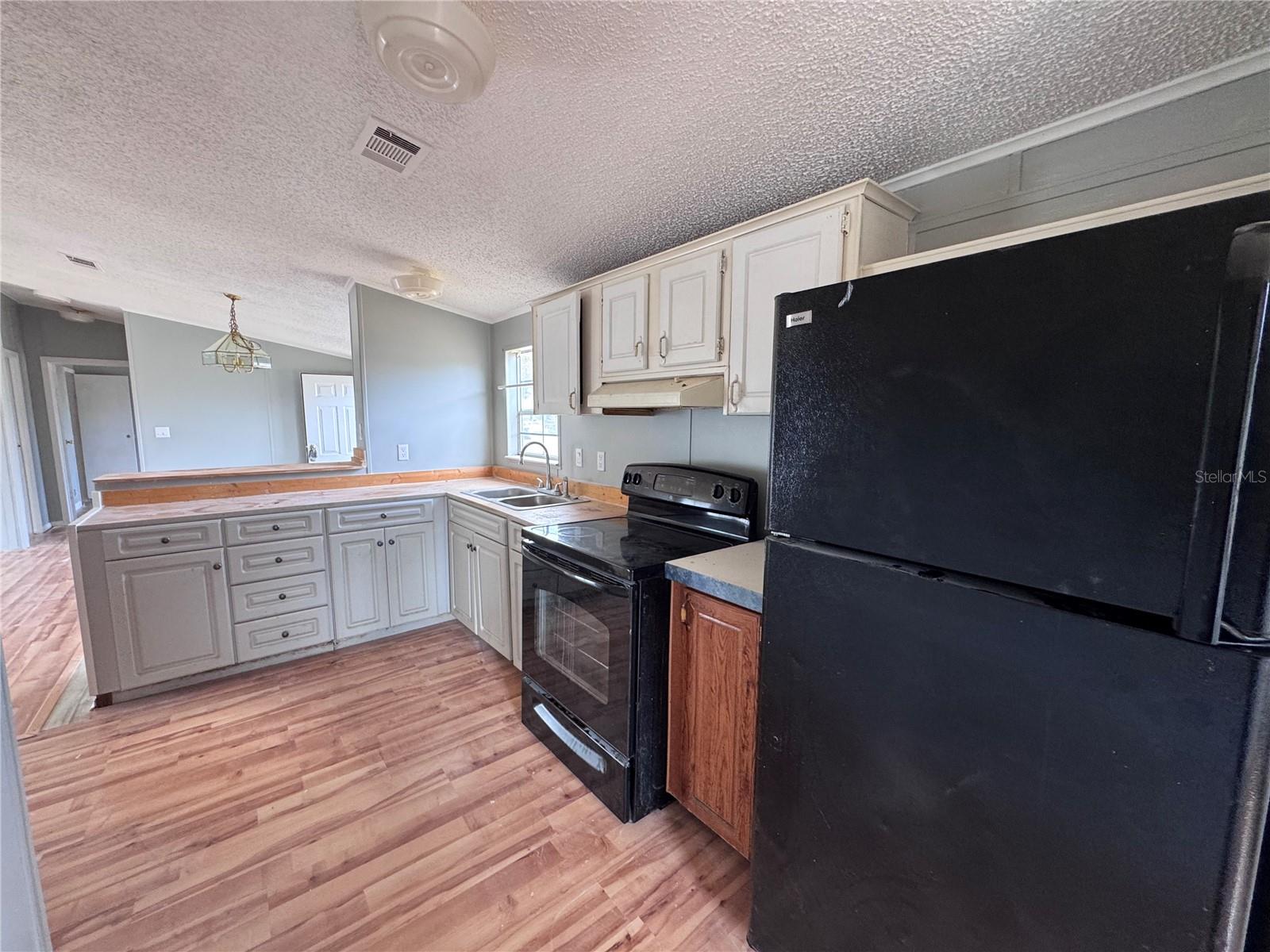 HERNDON WOODS - Residential