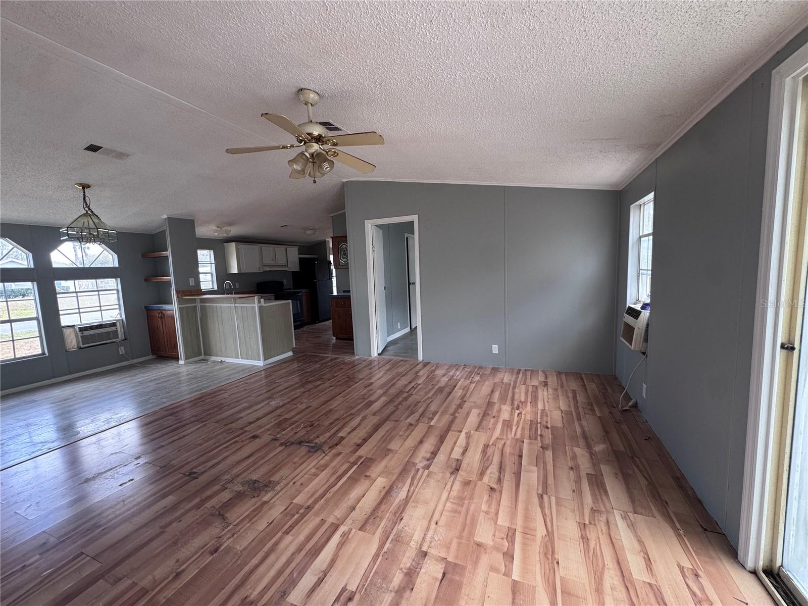 HERNDON WOODS - Residential