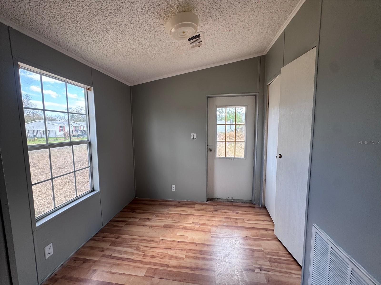 HERNDON WOODS - Residential