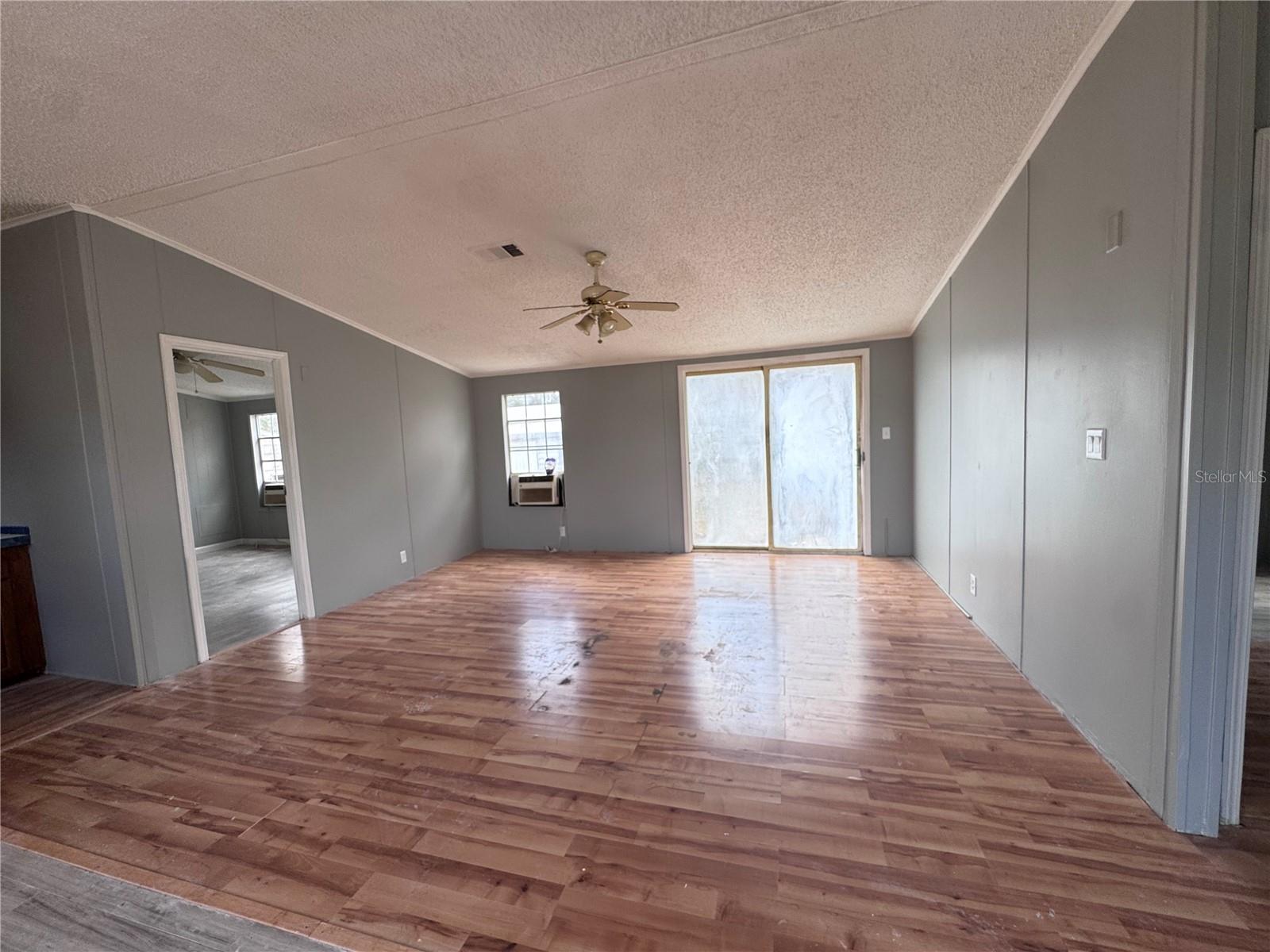 HERNDON WOODS - Residential