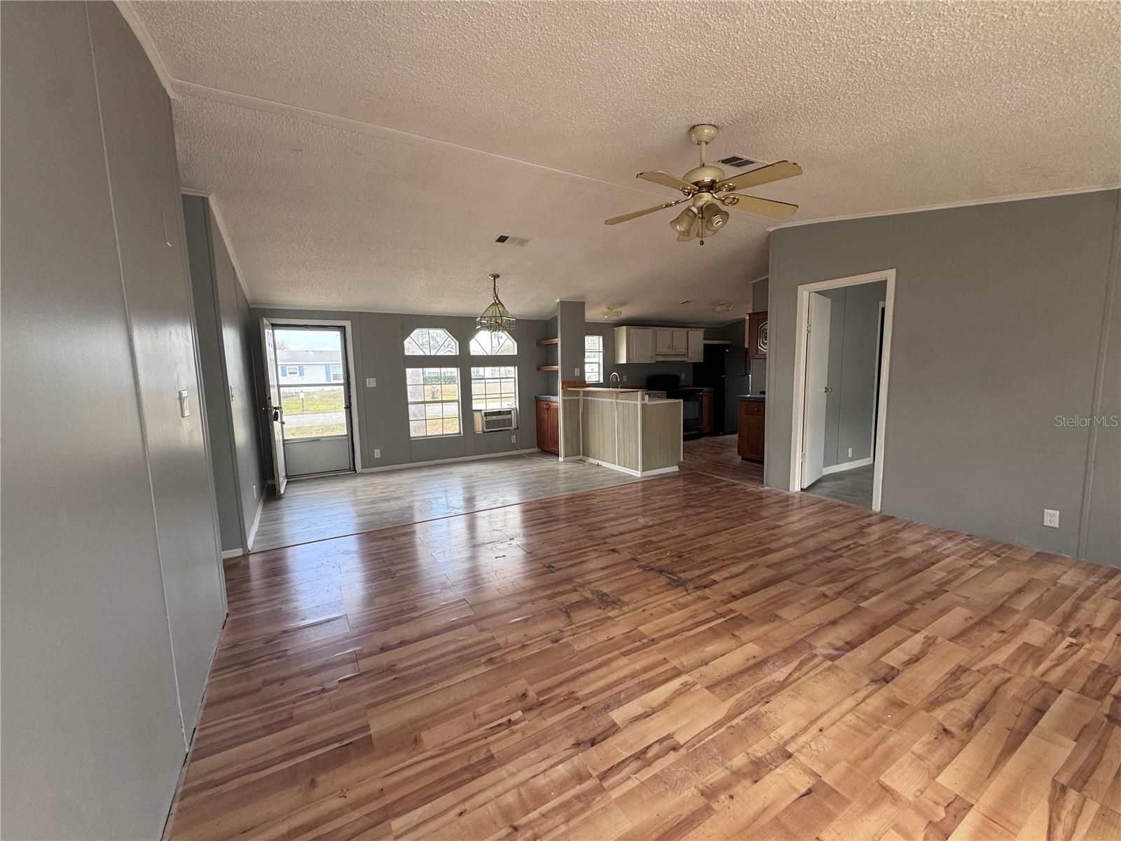 HERNDON WOODS - Residential