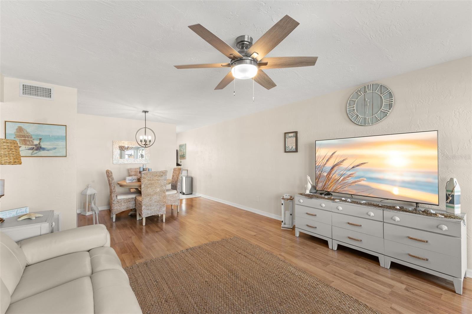 ON TOP OF THE WORLD - Residential