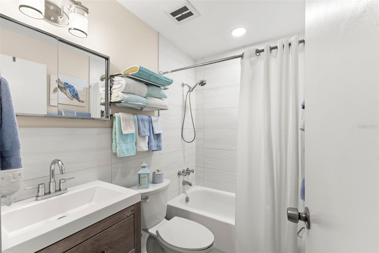 ON TOP OF THE WORLD - Residential