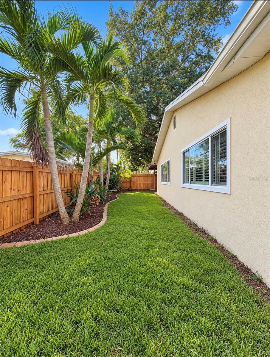 1231 ROSEWOOD STREET