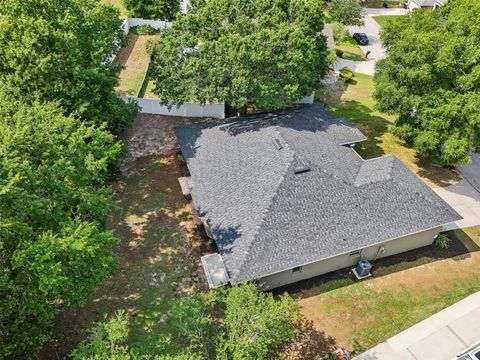 A home in LAKELAND