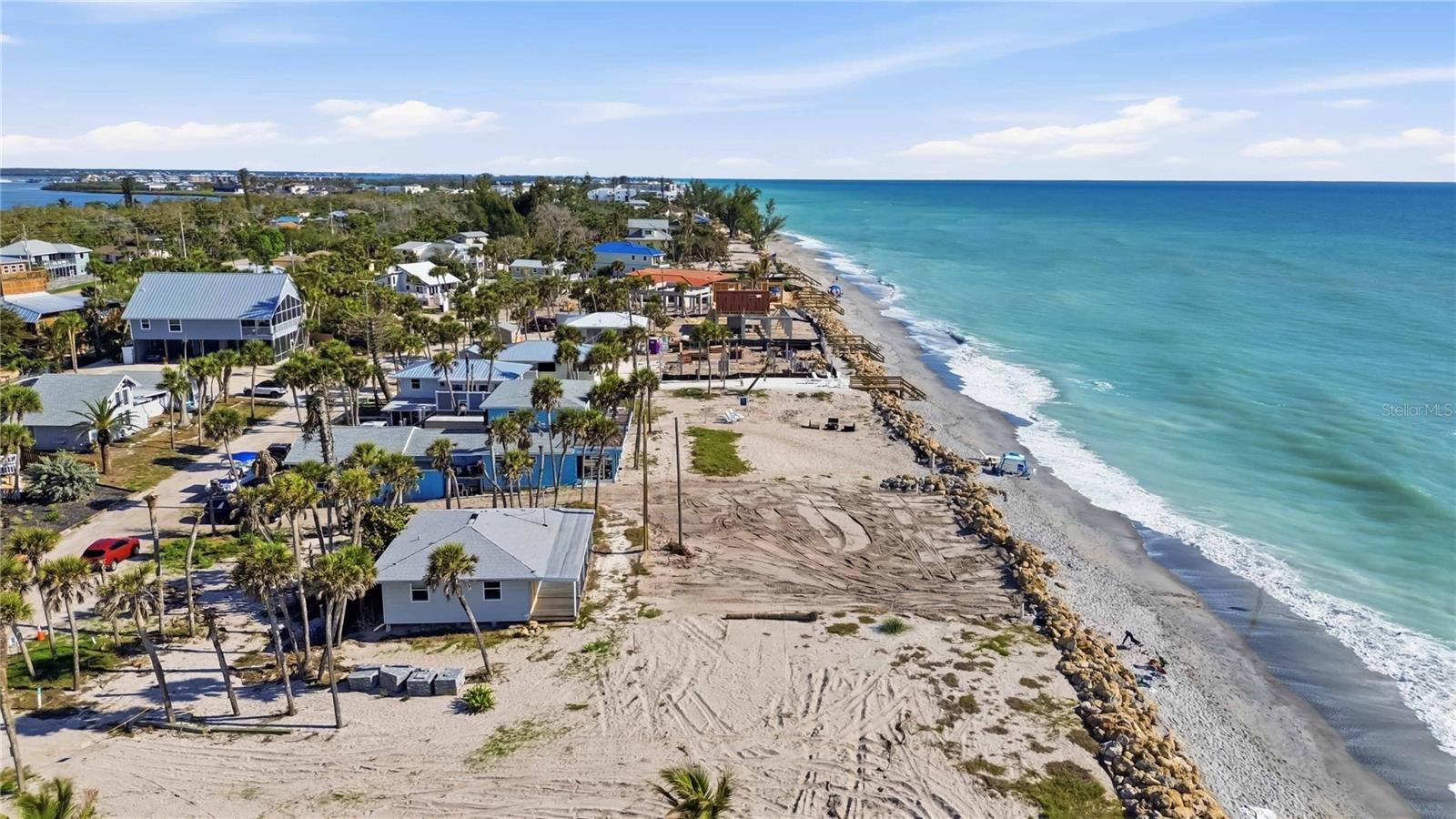 PELICAN SHORES - Land