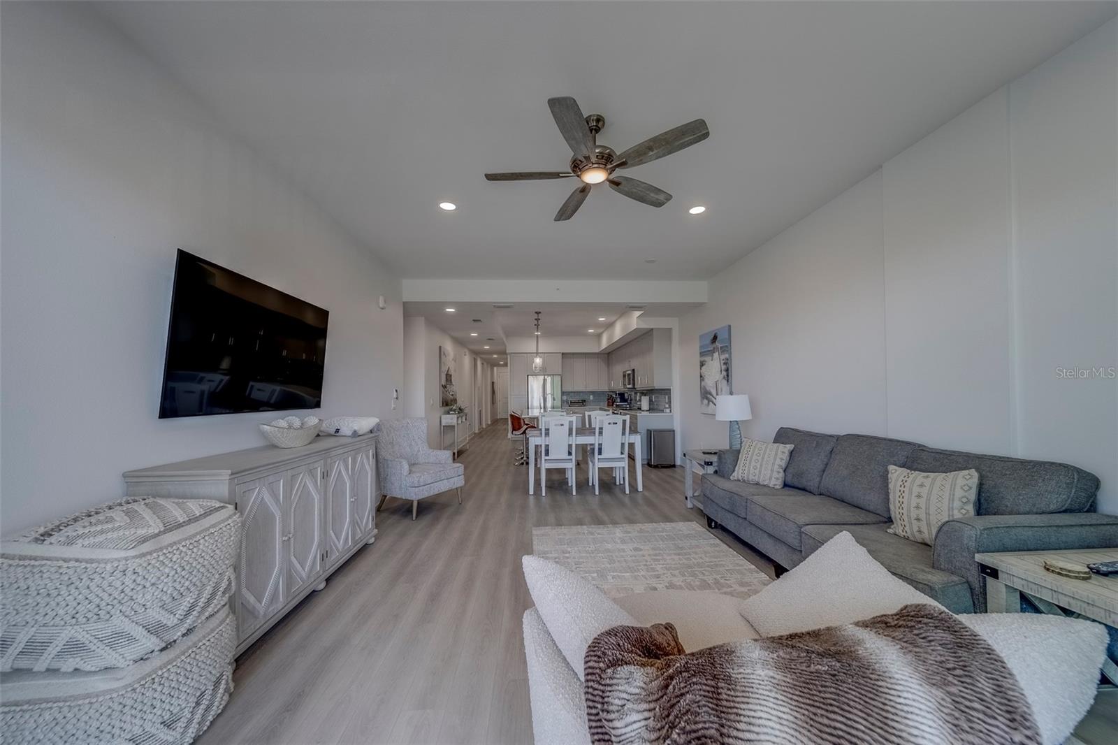 RESIDENCES AT TOWN CENTER CONDO - Residential Lease