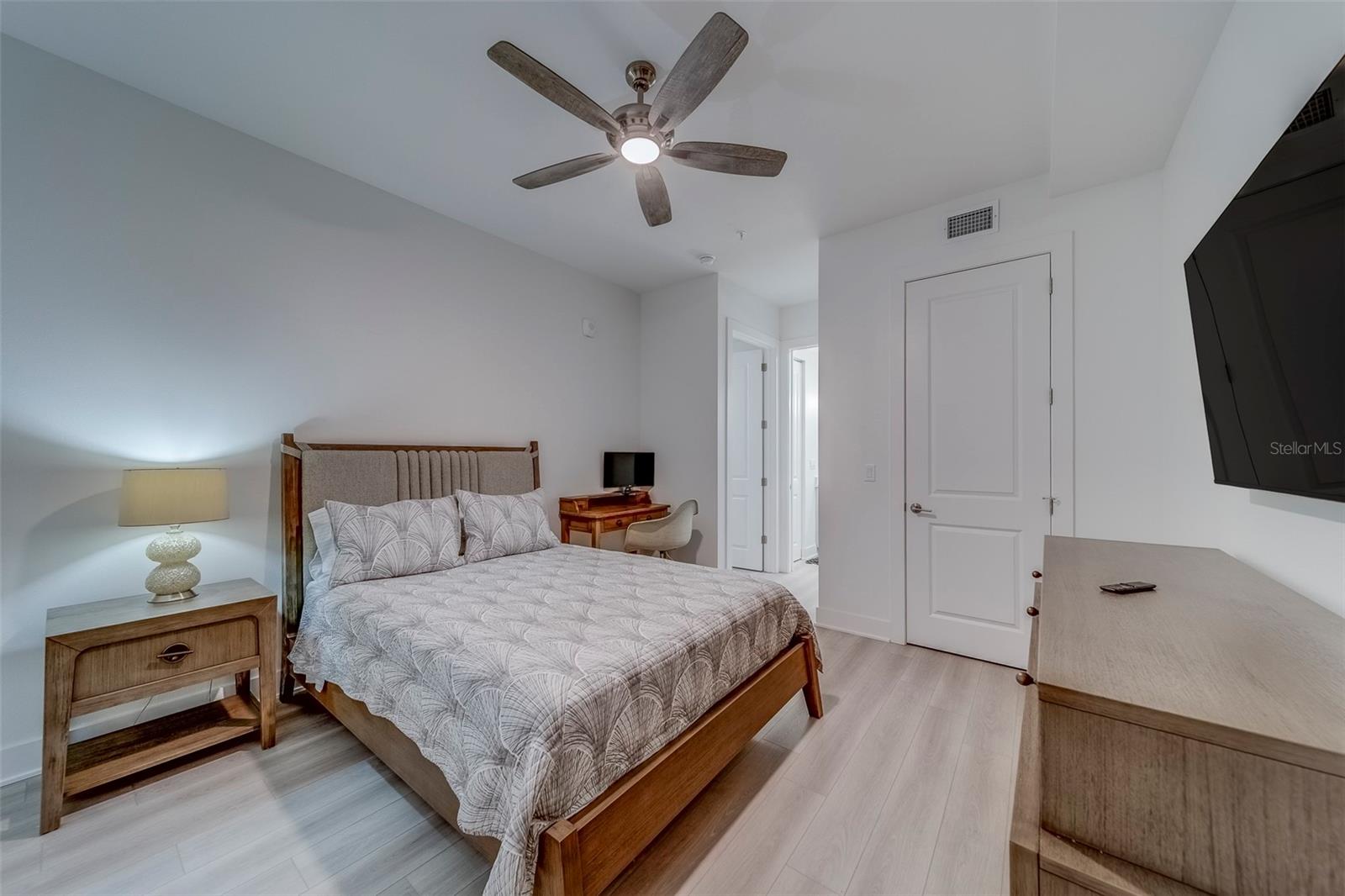 RESIDENCES AT TOWN CENTER CONDO - Residential Lease