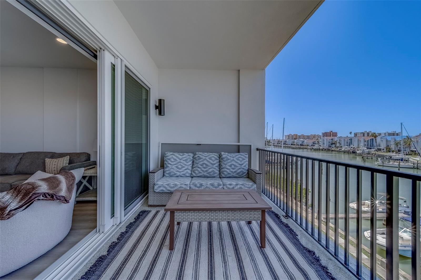 RESIDENCES AT TOWN CENTER CONDO - Residential Lease