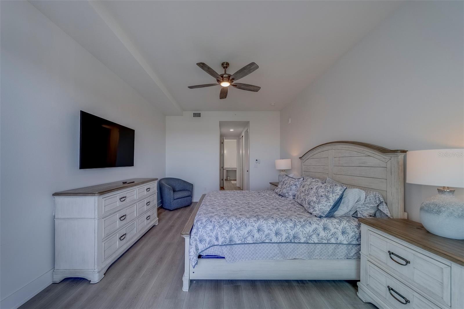 RESIDENCES AT TOWN CENTER CONDO - Residential Lease