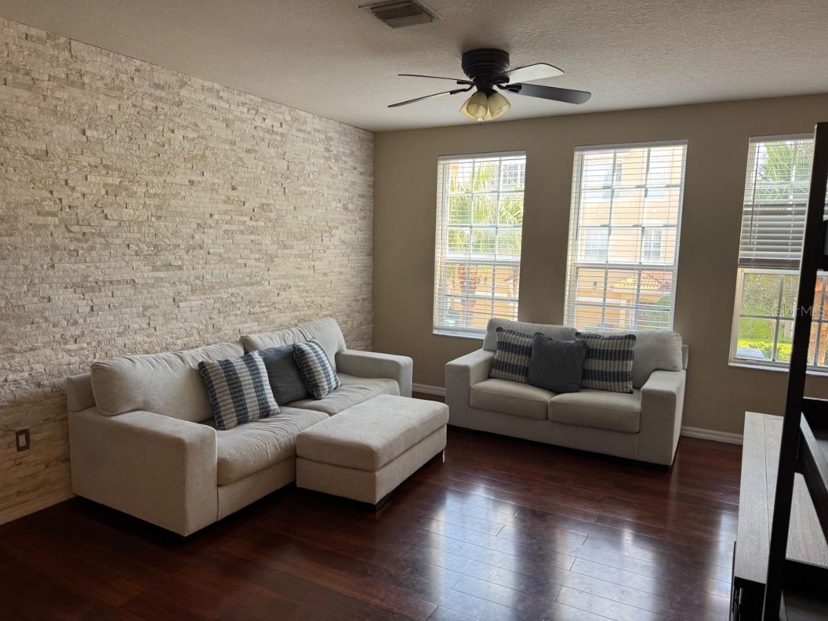 3133 BAYSHORE OAKS DRIVE
