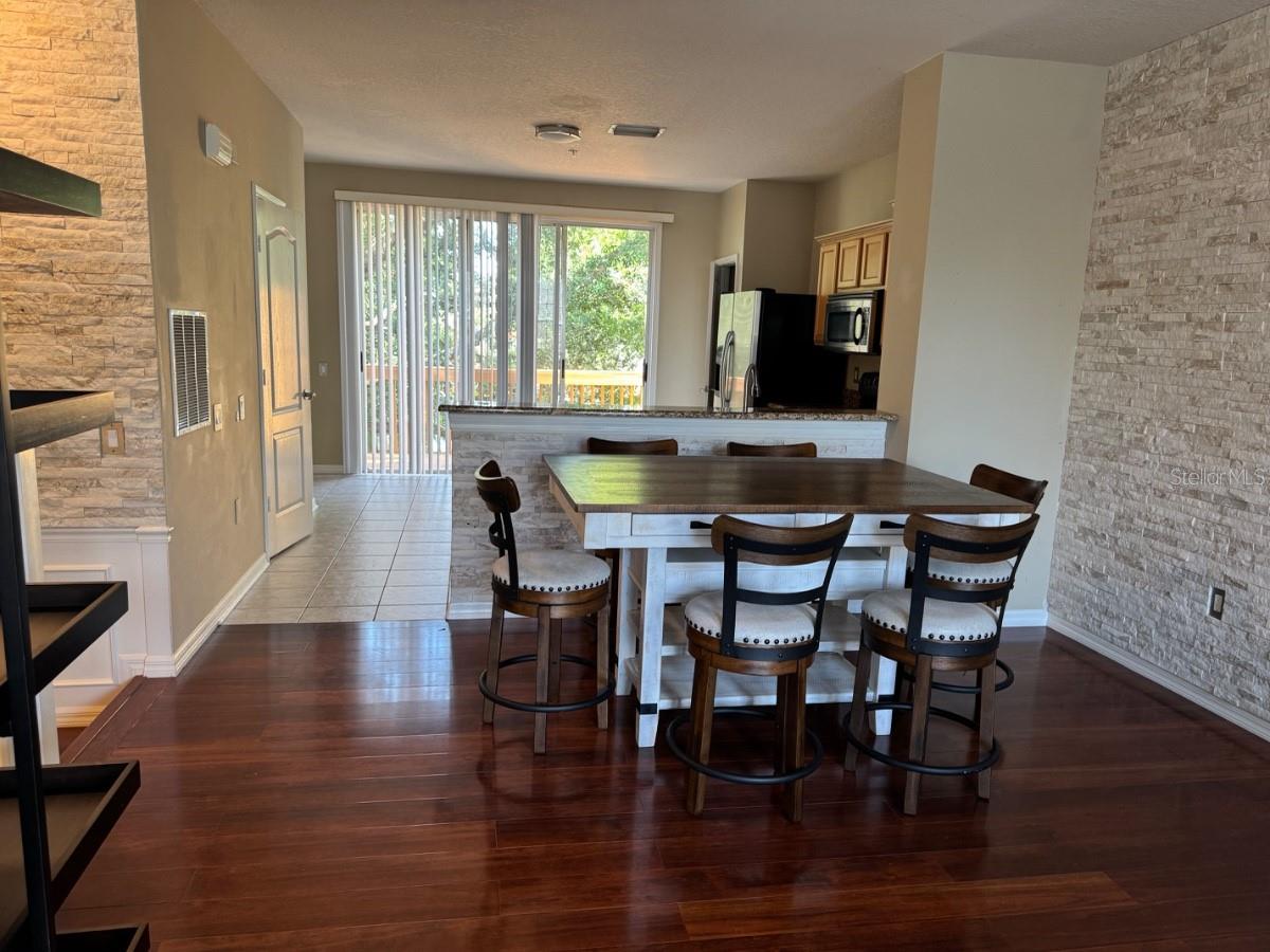 3133 BAYSHORE OAKS DRIVE