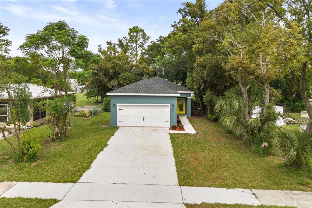 Photo of 545 W Orange Street, Lake Alfred, FL 33850 (MLS # S5136140)