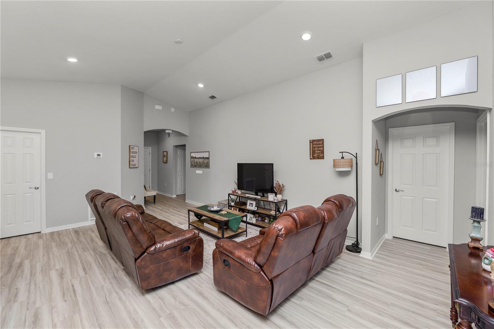 BRIDGEPORT LAKES PH 3 - Residential