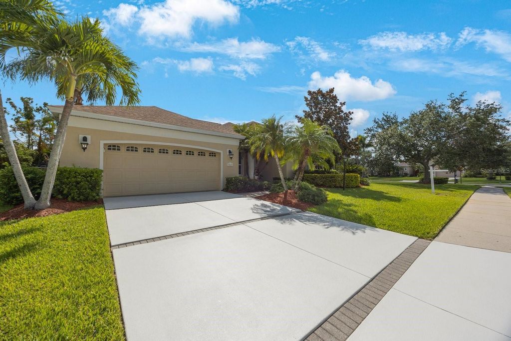 Photo of 7615 Charleston Street, Bradenton, FL 34201 (MLS # A4655908)
