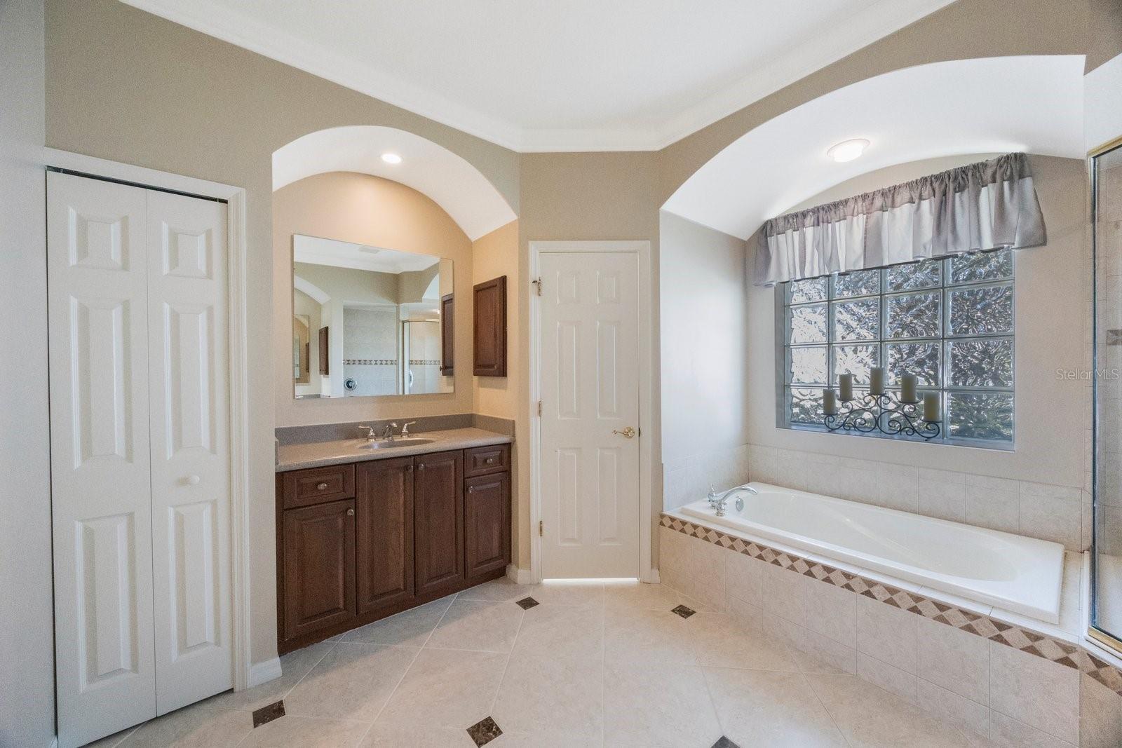 ASHLEY TRACE AT UNIVERSITY PLACE - Residential