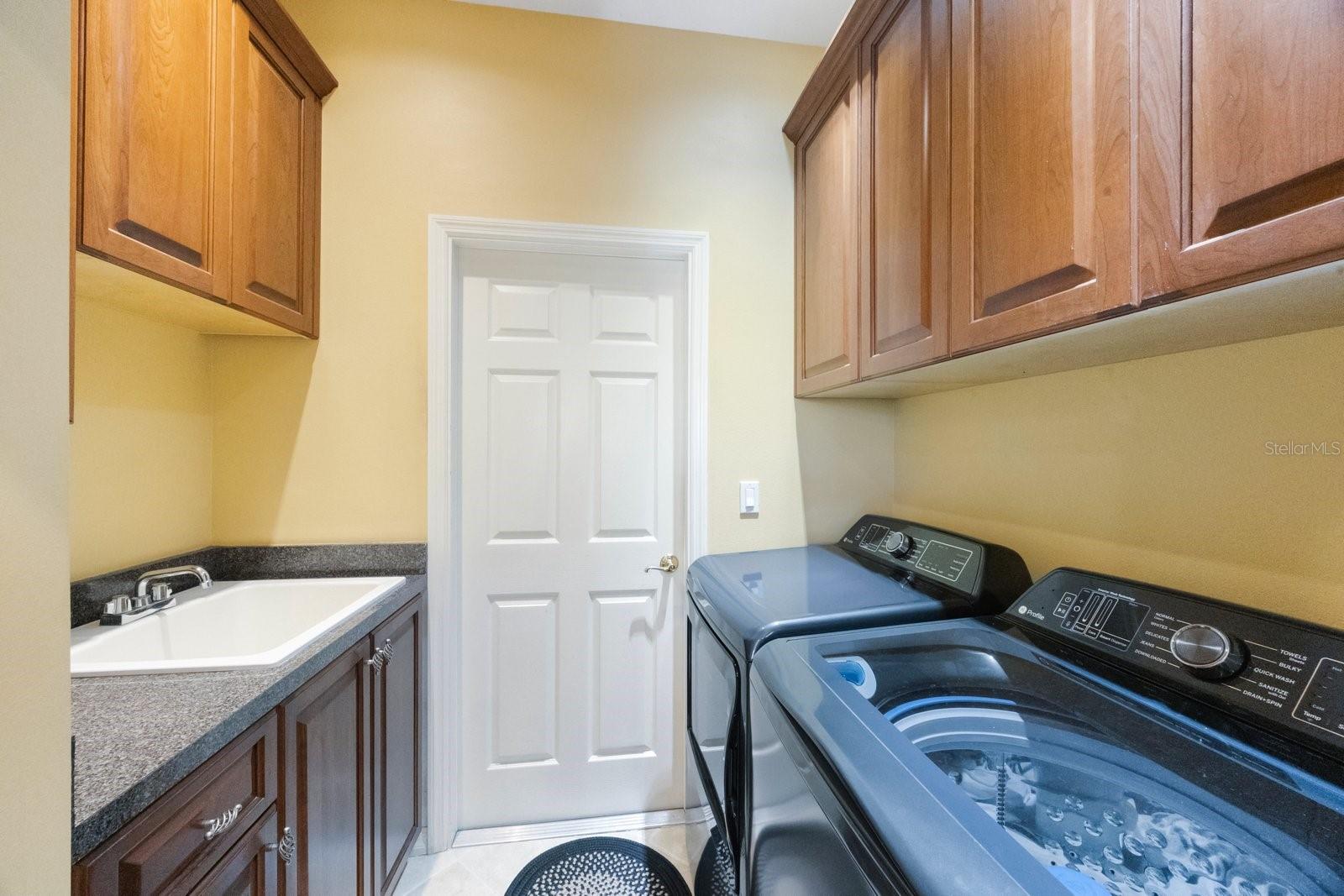 ASHLEY TRACE AT UNIVERSITY PLACE - Residential