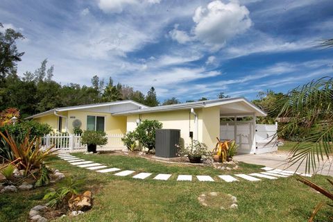 A home in LONGBOAT KEY