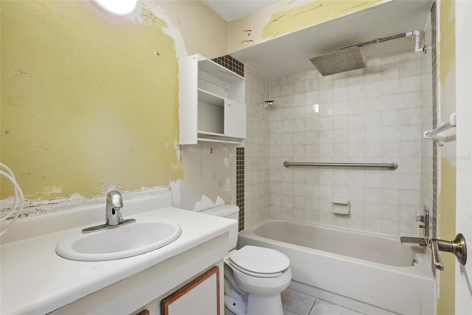 LAKES UNIT II PH 1 SEC III THE - Residential