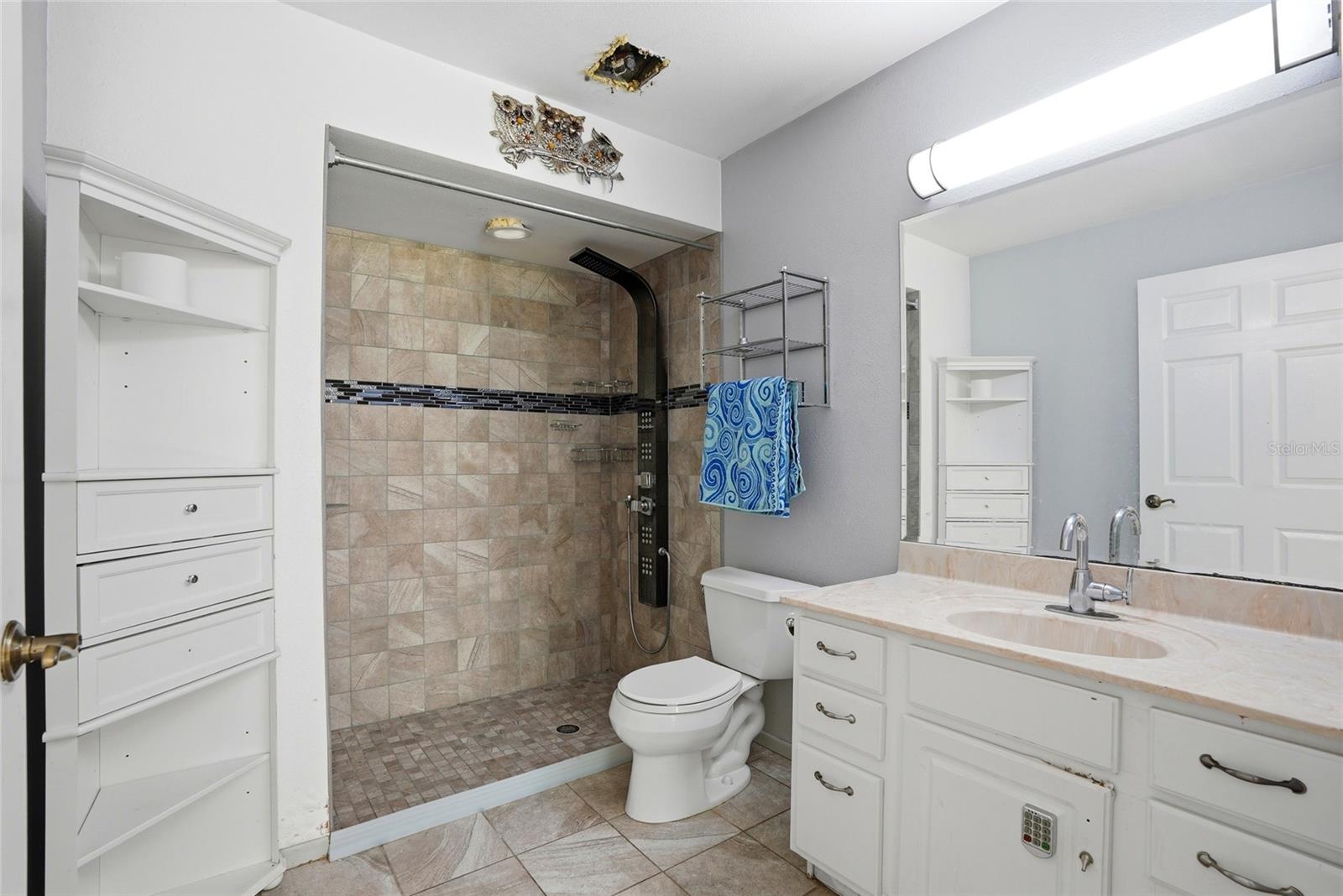 LAKES UNIT II PH 1 SEC III THE - Residential