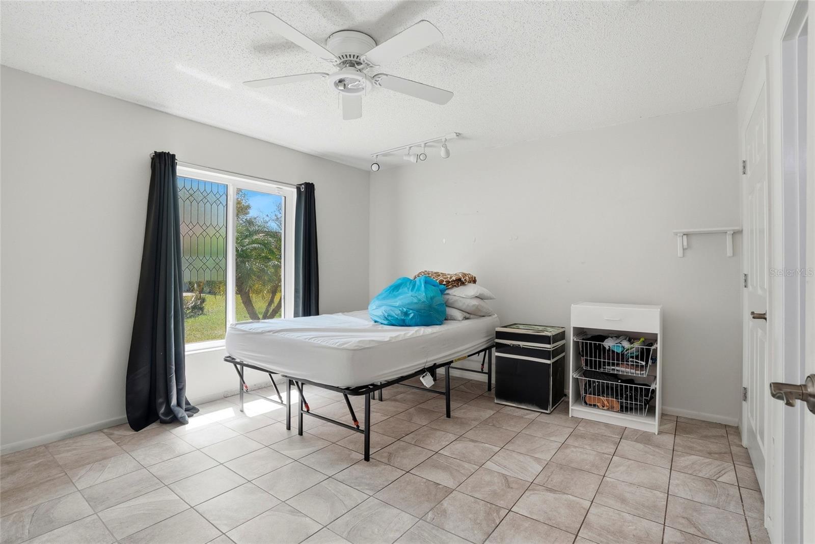 LAKES UNIT II PH 1 SEC III THE - Residential