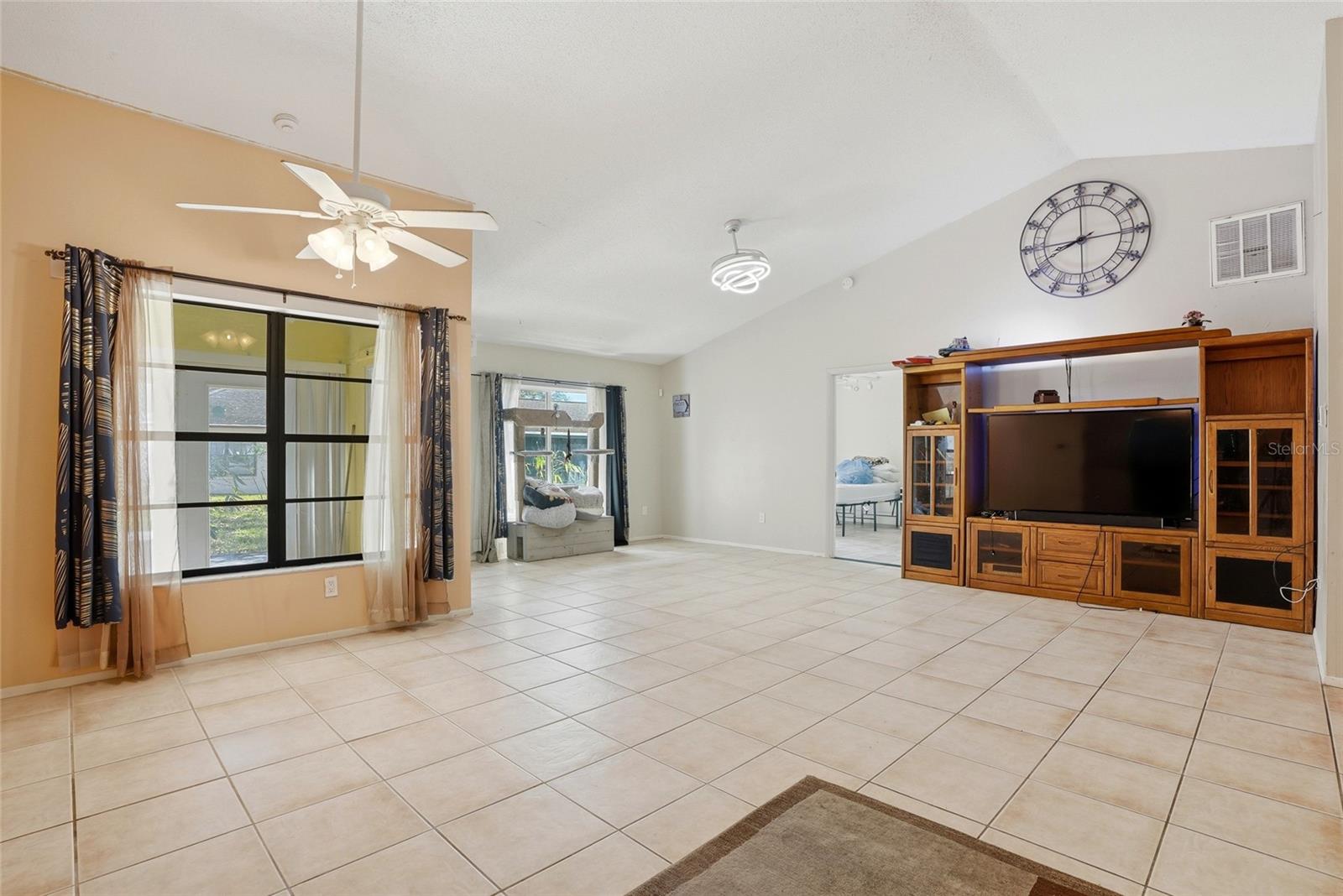 LAKES UNIT II PH 1 SEC III THE - Residential