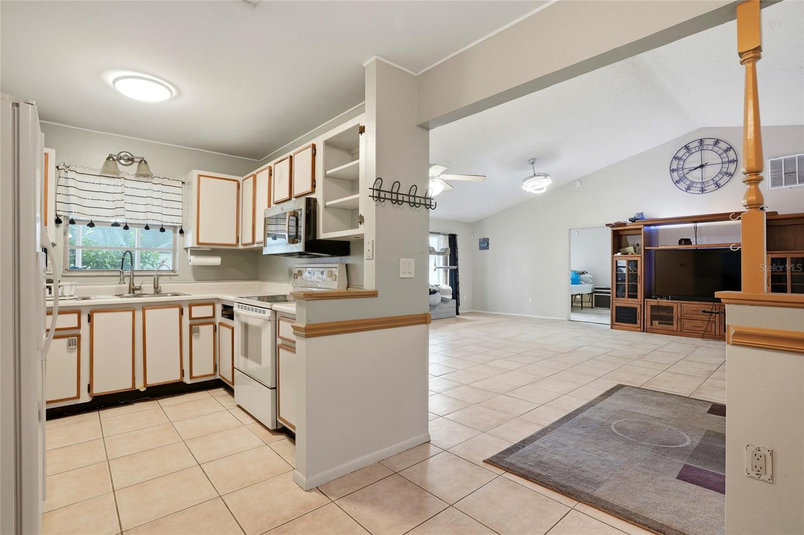 LAKES UNIT II PH 1 SEC III THE - Residential