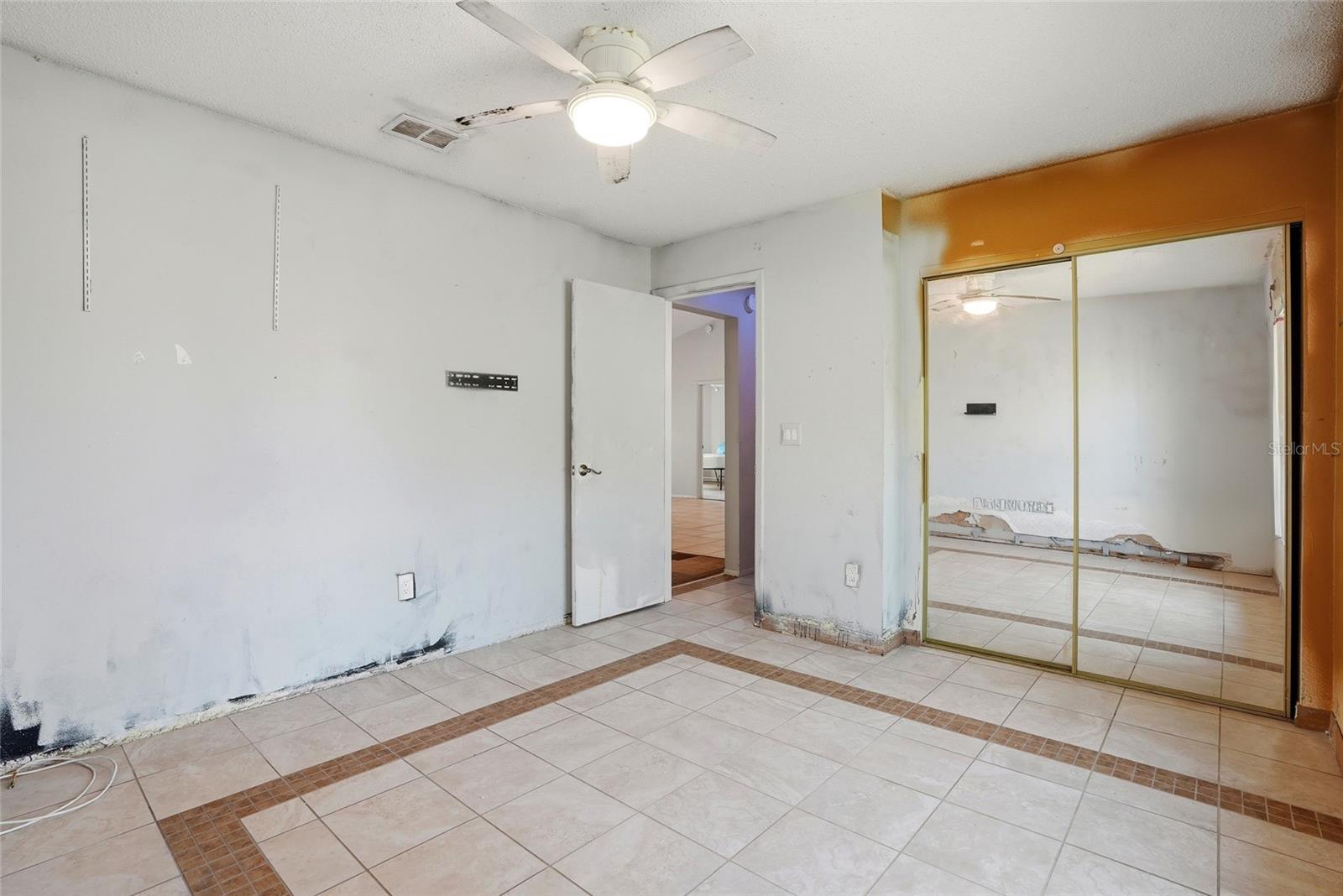 LAKES UNIT II PH 1 SEC III THE - Residential