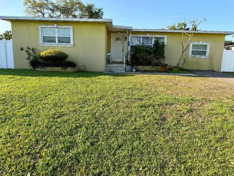 Photo of 3624 Abington Avenue S, St Petersburg, FL 33711 (MLS # TB8490152)