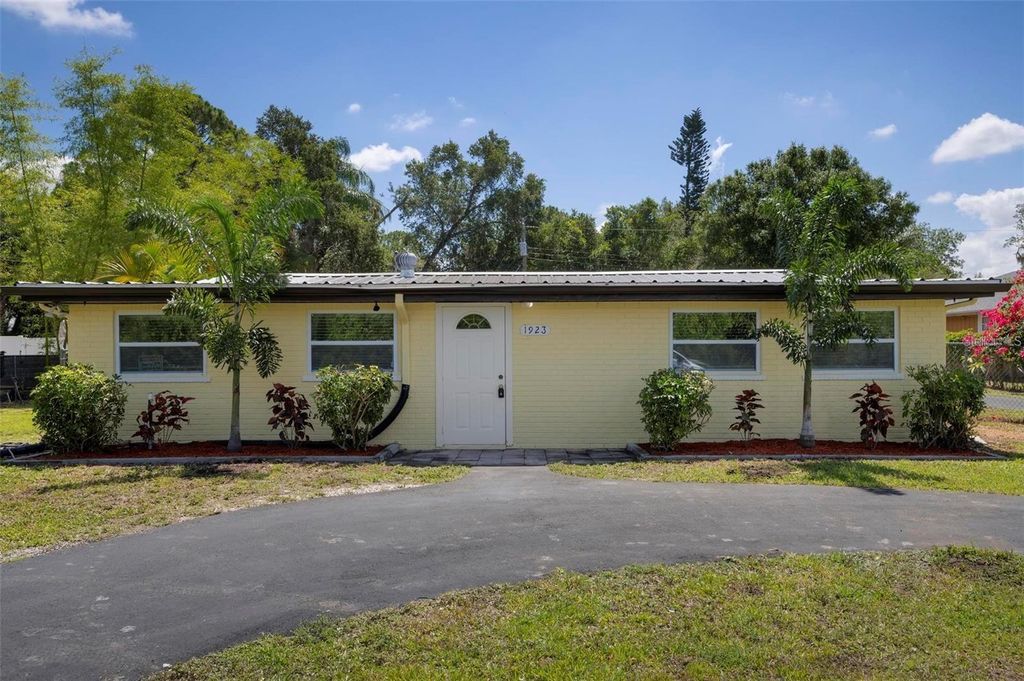 Photo of 1923 45th Street Court E, Bradenton, FL 34208 (MLS # A4660601)