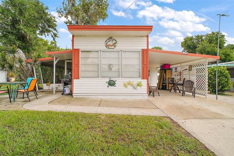 Photo of 11723 Magnolia Avenue, Tavares, FL 32778 (MLS # G5114145)