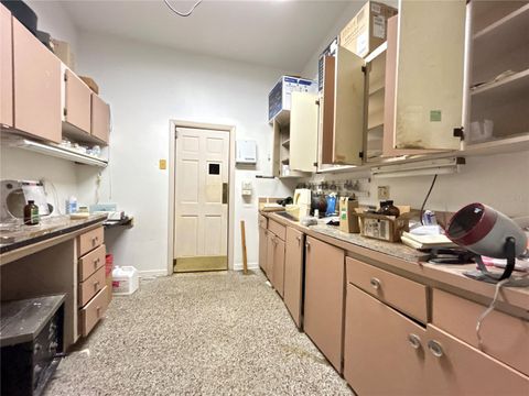 Tiny photo for 404 Perkins Street, Leesburg, FL 34748 (MLS # O6396376)