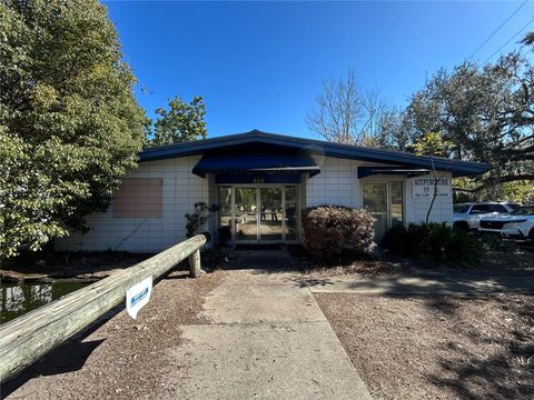 404 PERKINS STREET LEESBURG FL 34748