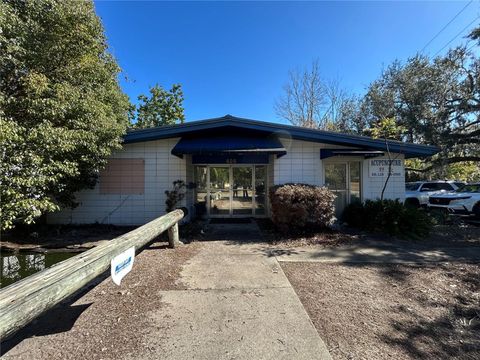 Tiny photo for 404 Perkins Street, Leesburg, FL 34748 (MLS # O6396376)