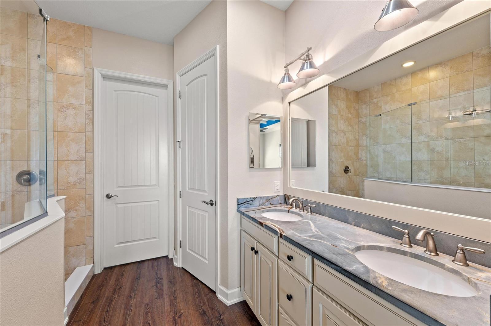 MANGROVE WALK II ON HARBOUR ISLE PH - Residential