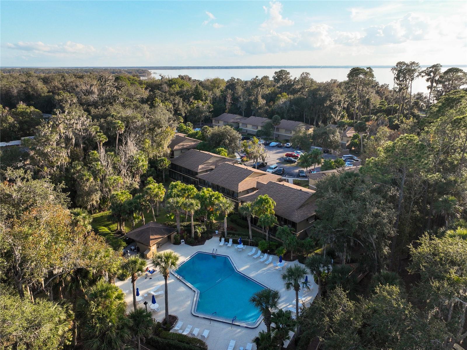 LAKESIDE CONDO APTS - Residential