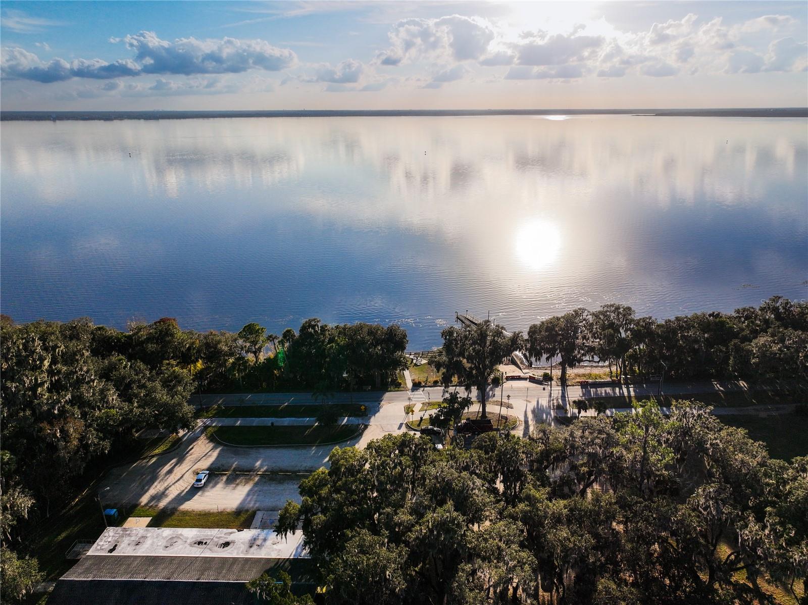 LAKESIDE CONDO APTS - Residential