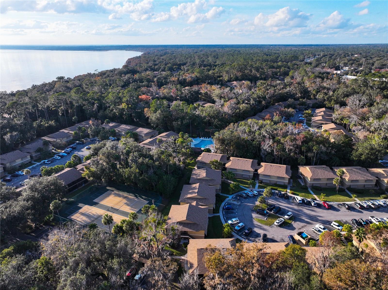 LAKESIDE CONDO APTS - Residential