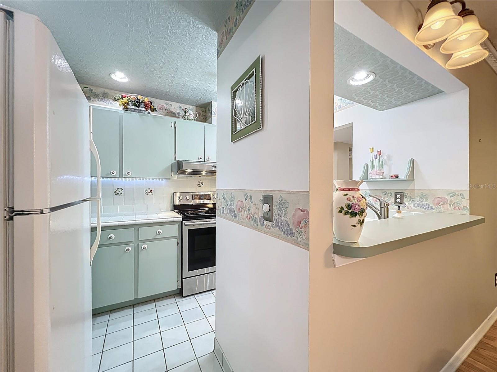 LAKESIDE CONDO APTS - Residential