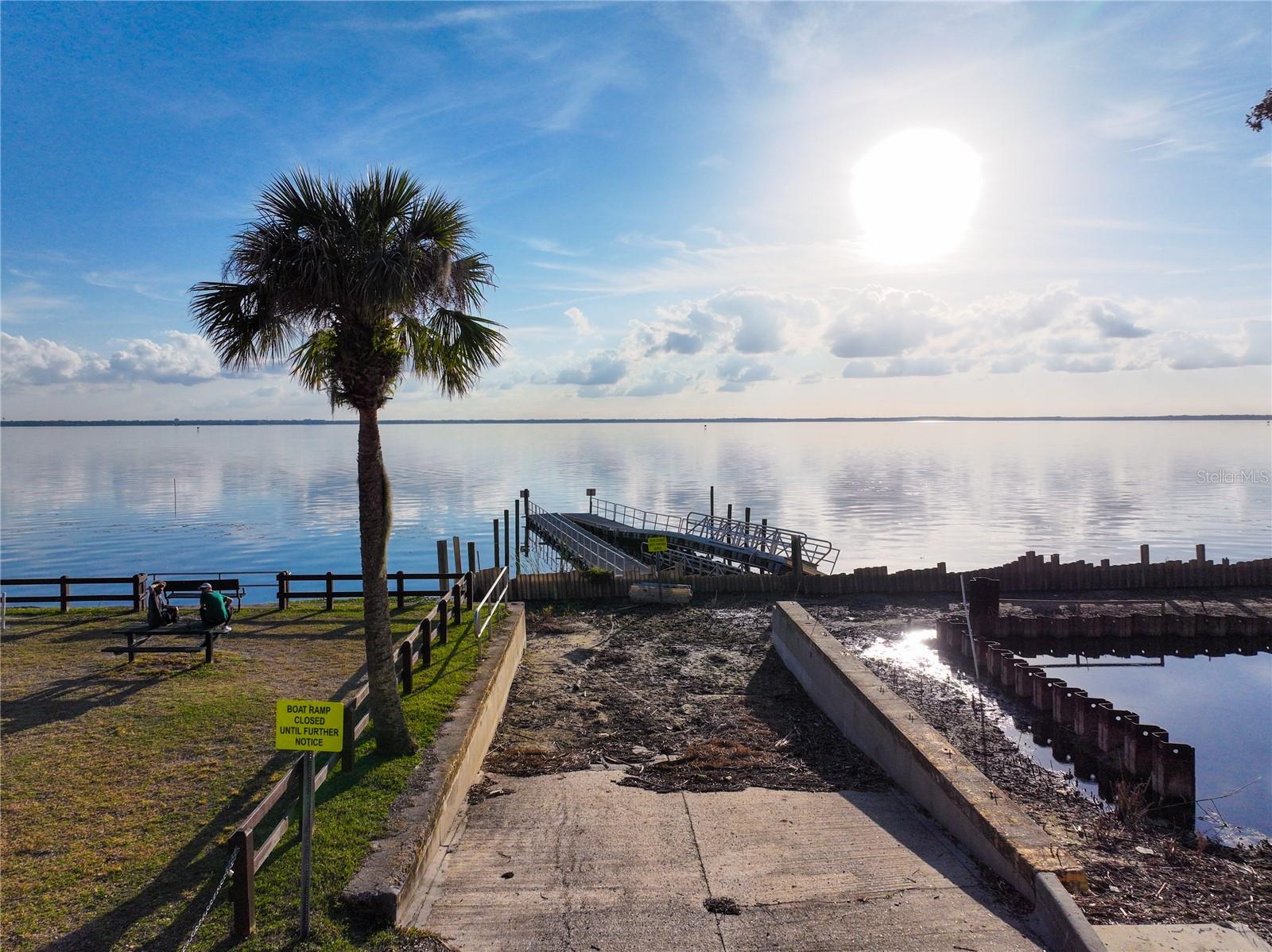 LAKESIDE CONDO APTS - Residential