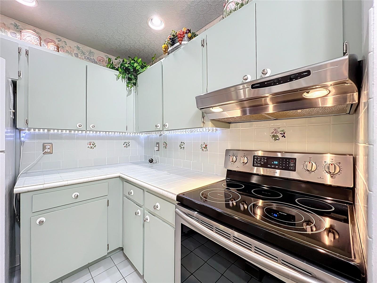 LAKESIDE CONDO APTS - Residential