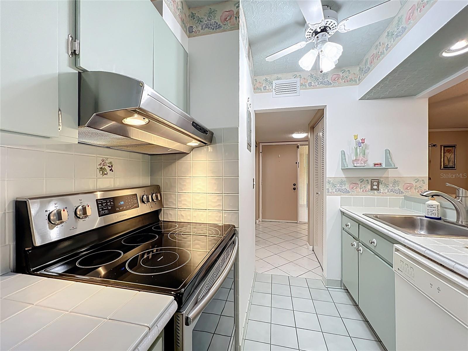 LAKESIDE CONDO APTS - Residential