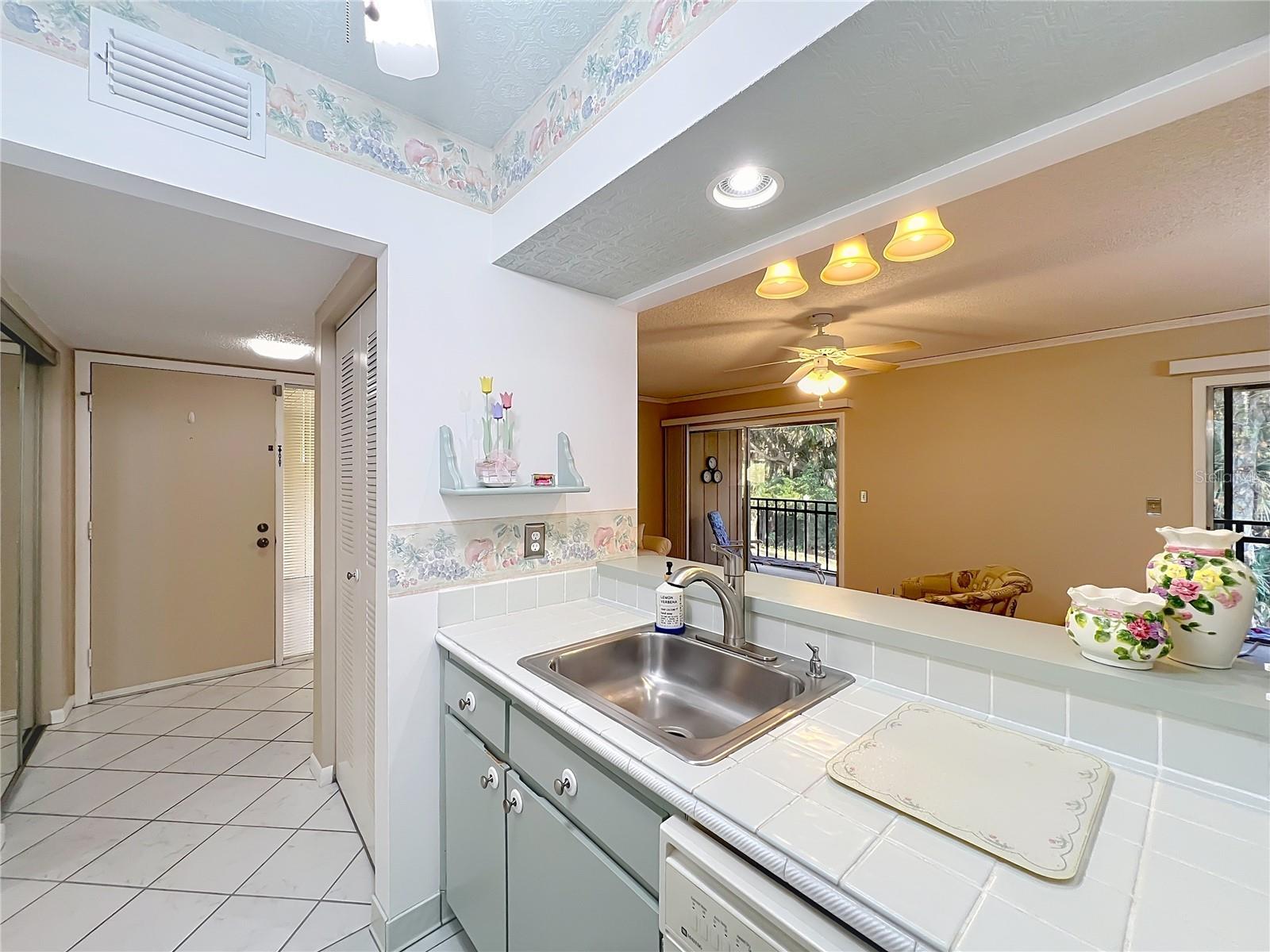 LAKESIDE CONDO APTS - Residential