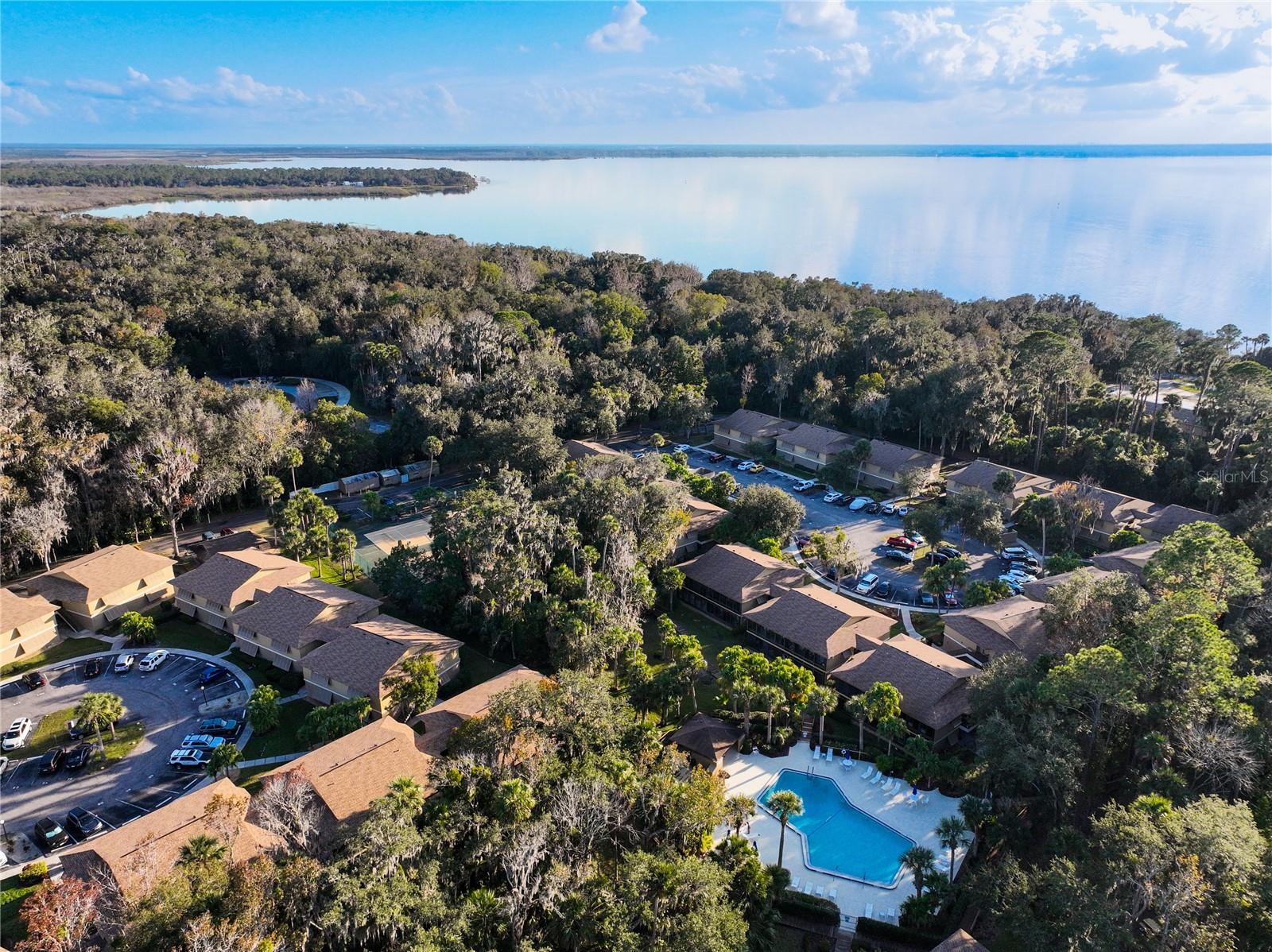 LAKESIDE CONDO APTS - Residential