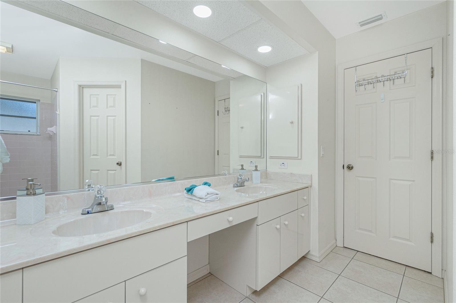 OVERBROOK GARDENS - Residential Lease