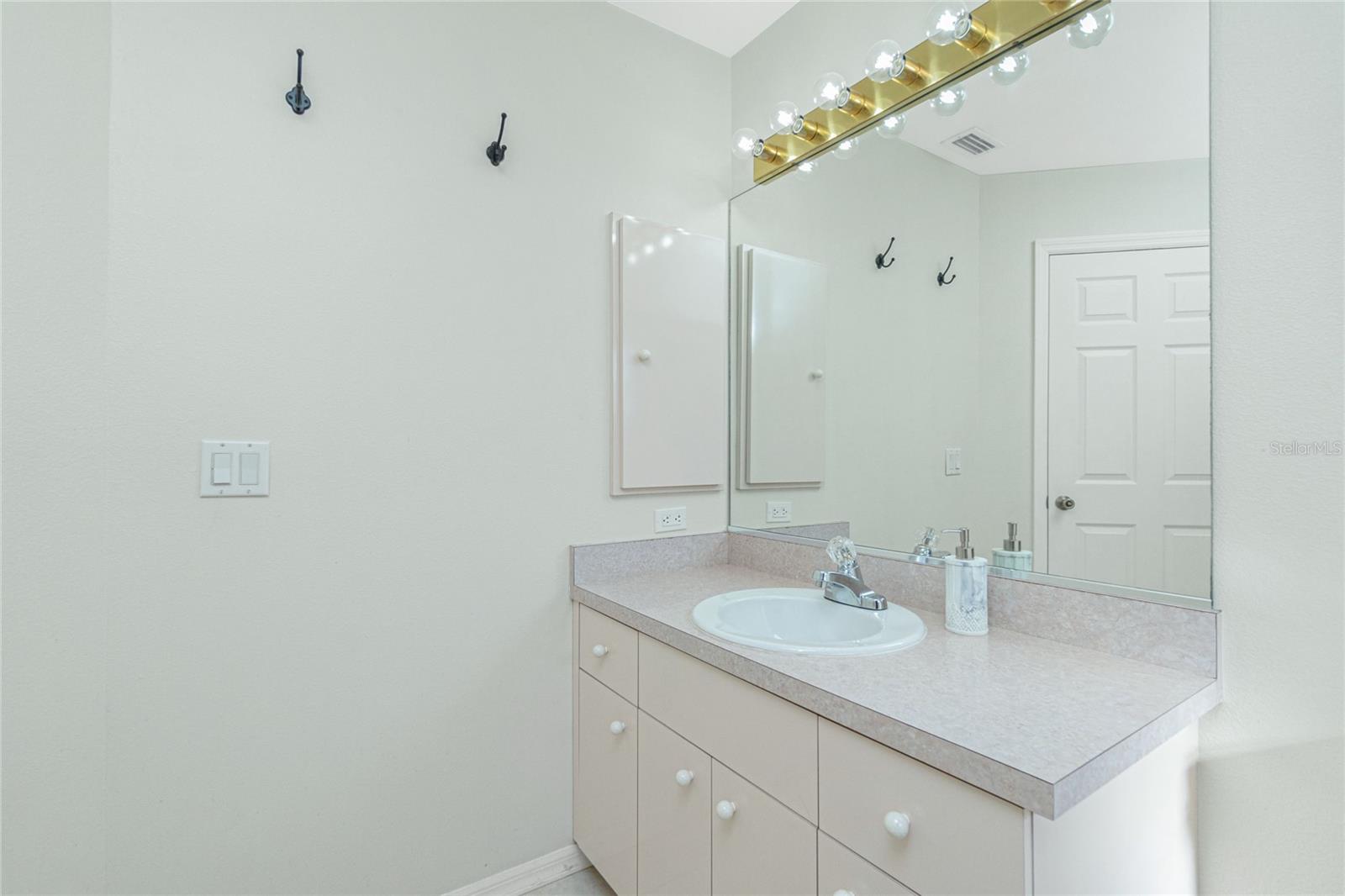 OVERBROOK GARDENS - Residential Lease
