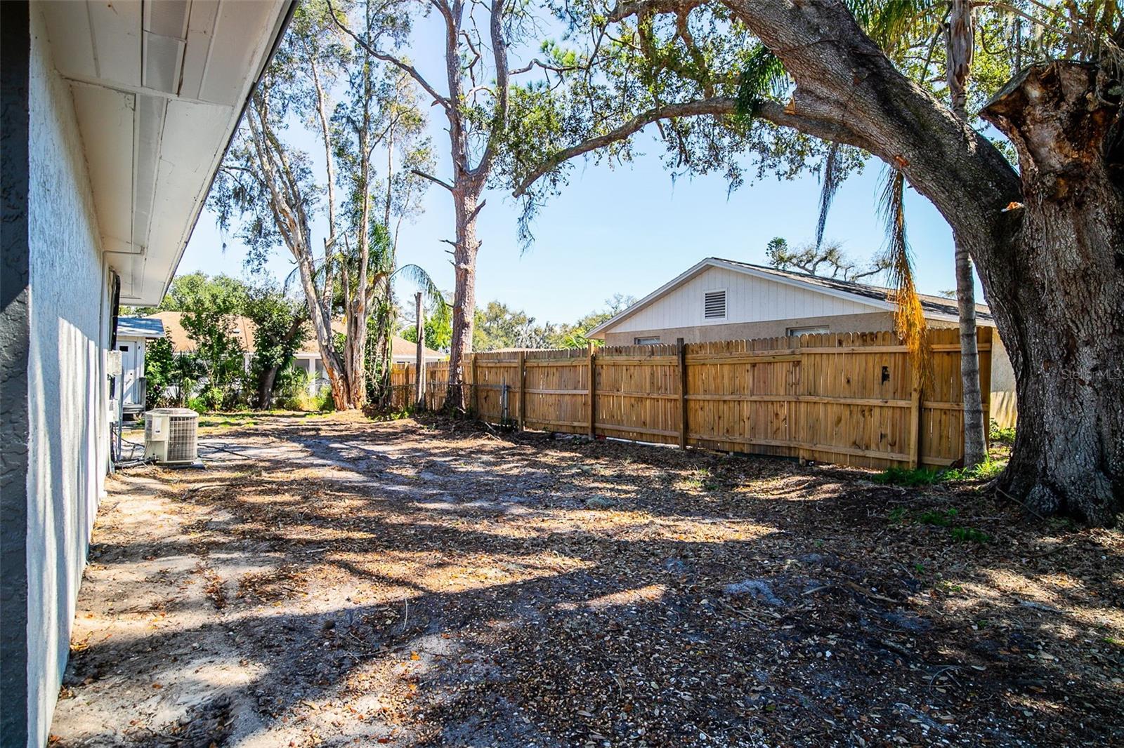 DE SOTO LAKES - Residential